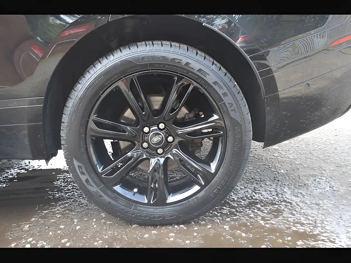 Used 2019 Land Rover Range Rover Velar R-Dynamic S Santorini Black - Interior and Exterior details 13
