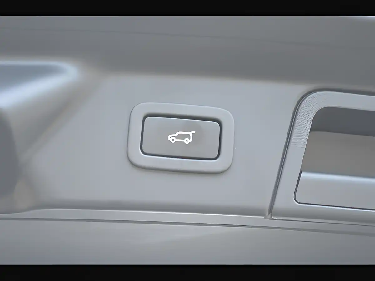 Used 2019 Land Rover Range Rover Velar R-Dynamic S Santorini Black - Interior and Exterior details 14