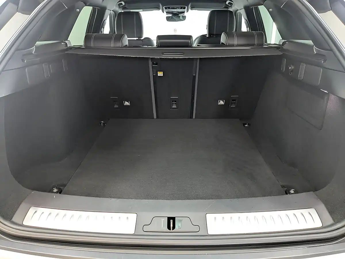 Used 2019 Land Rover Range Rover Velar R-Dynamic S White - Interior and Exterior details 10