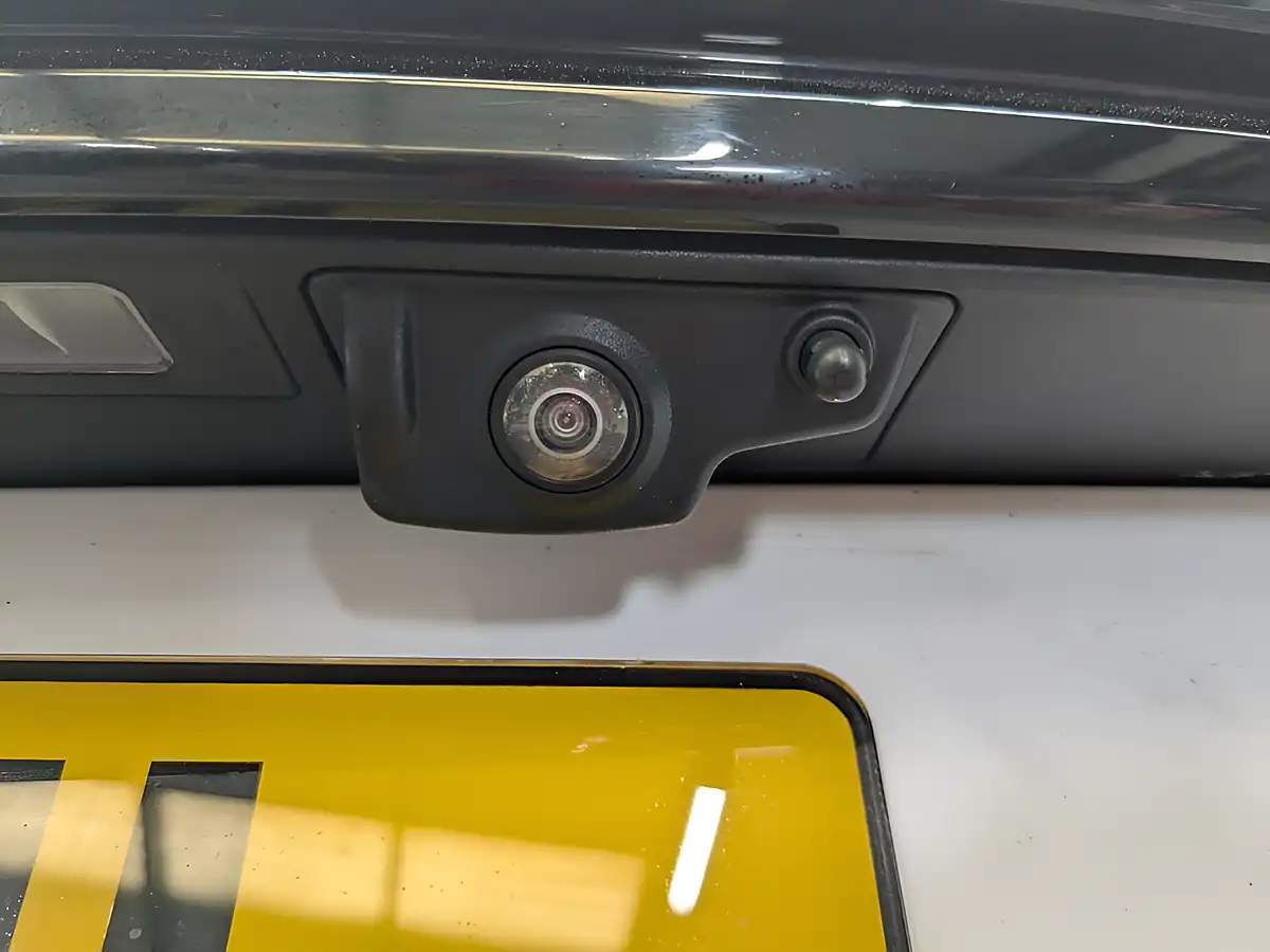 Used 2019 Land Rover Range Rover Velar R-Dynamic S White - Interior and Exterior details 12