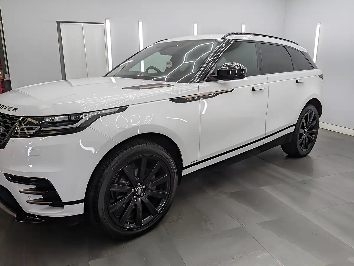 Used 2019 Land Rover Range Rover Velar R-Dynamic S White - Interior and Exterior details 3