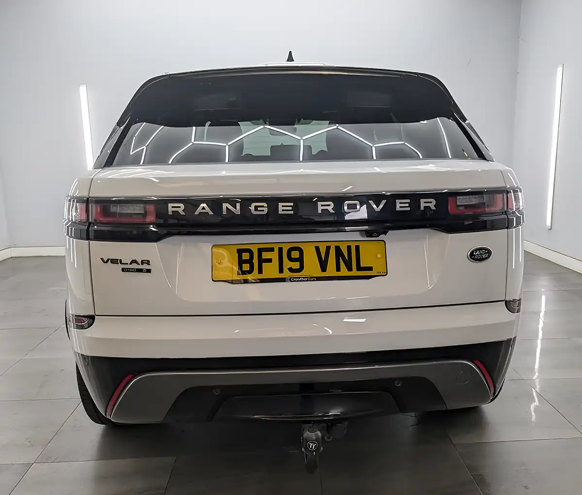 Used 2019 Land Rover Range Rover Velar R-Dynamic S White - Interior and Exterior details 7