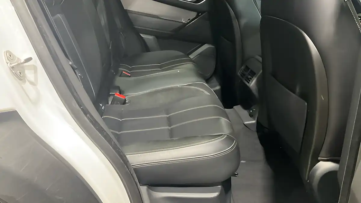 Used 2019 Land Rover Range Rover Velar R-Dynamic S White - Interior and Exterior details 9