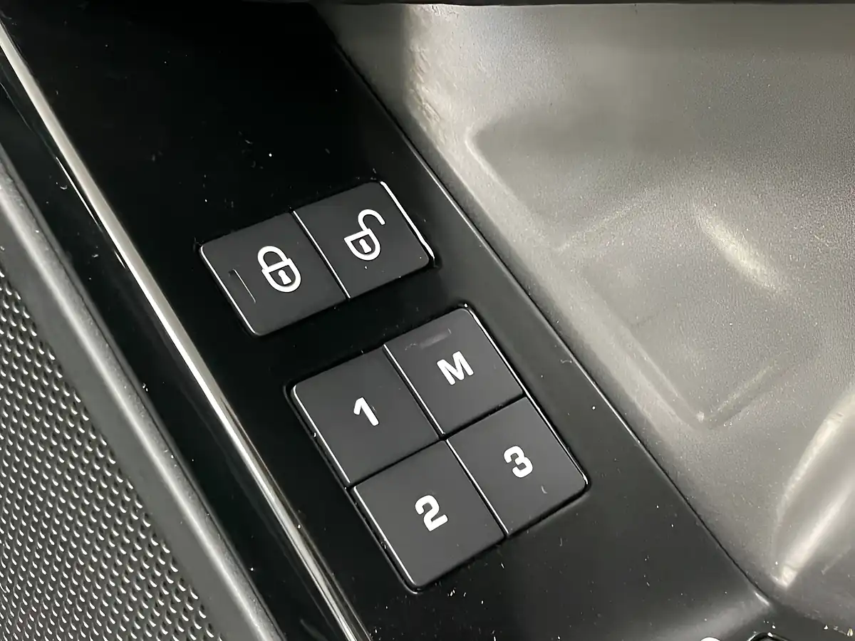 Used 2019 Land Rover Range Rover Velar R-Dynamic S White - Interior and Exterior details 14