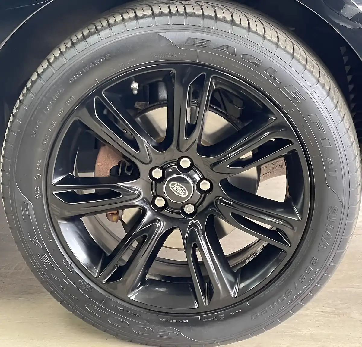 Used 2019 Land Rover Range Rover Velar R-Dynamic Se Black - Interior and Exterior details 10