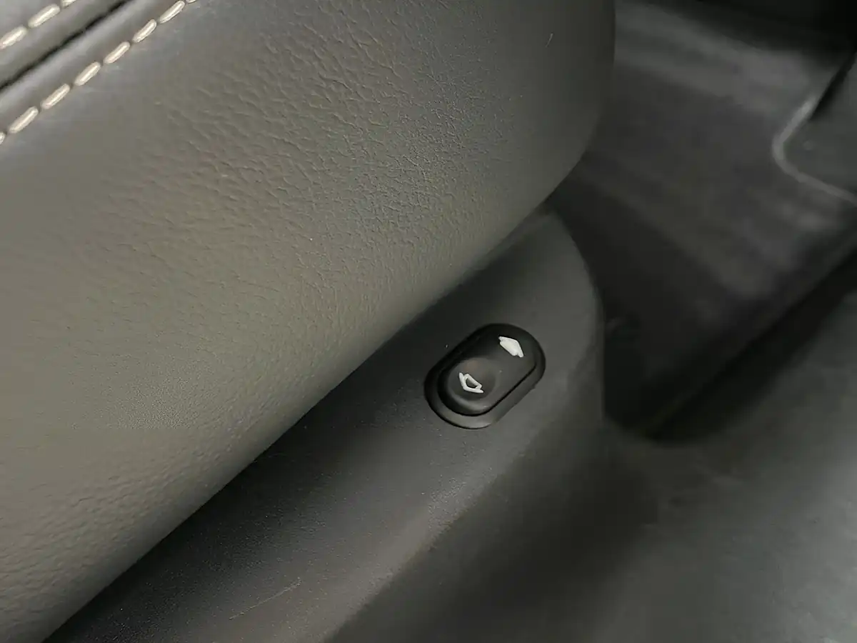 Used 2019 Land Rover Range Rover Velar R-Dynamic Se Black - Interior and Exterior details 14