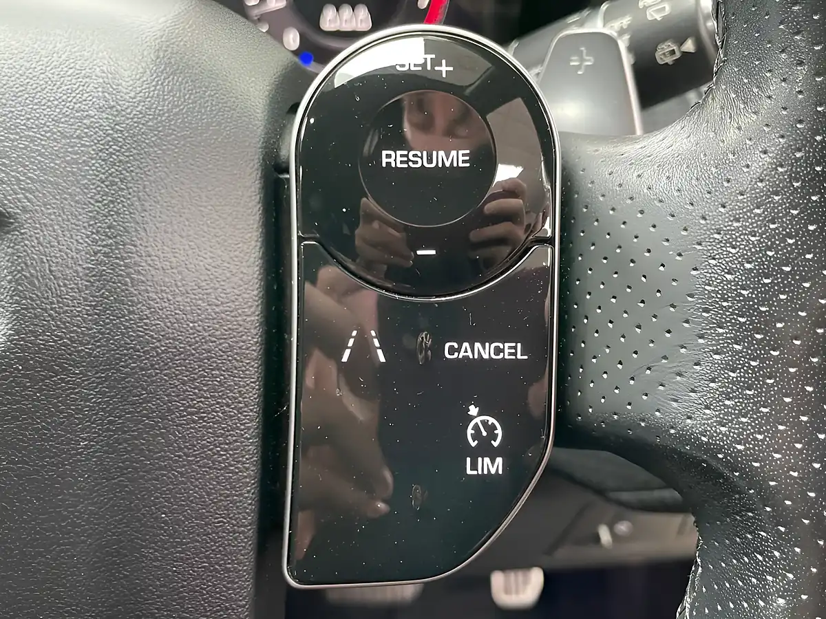 Used 2019 Land Rover Range Rover Velar R-Dynamic Se Black - Interior and Exterior details 16