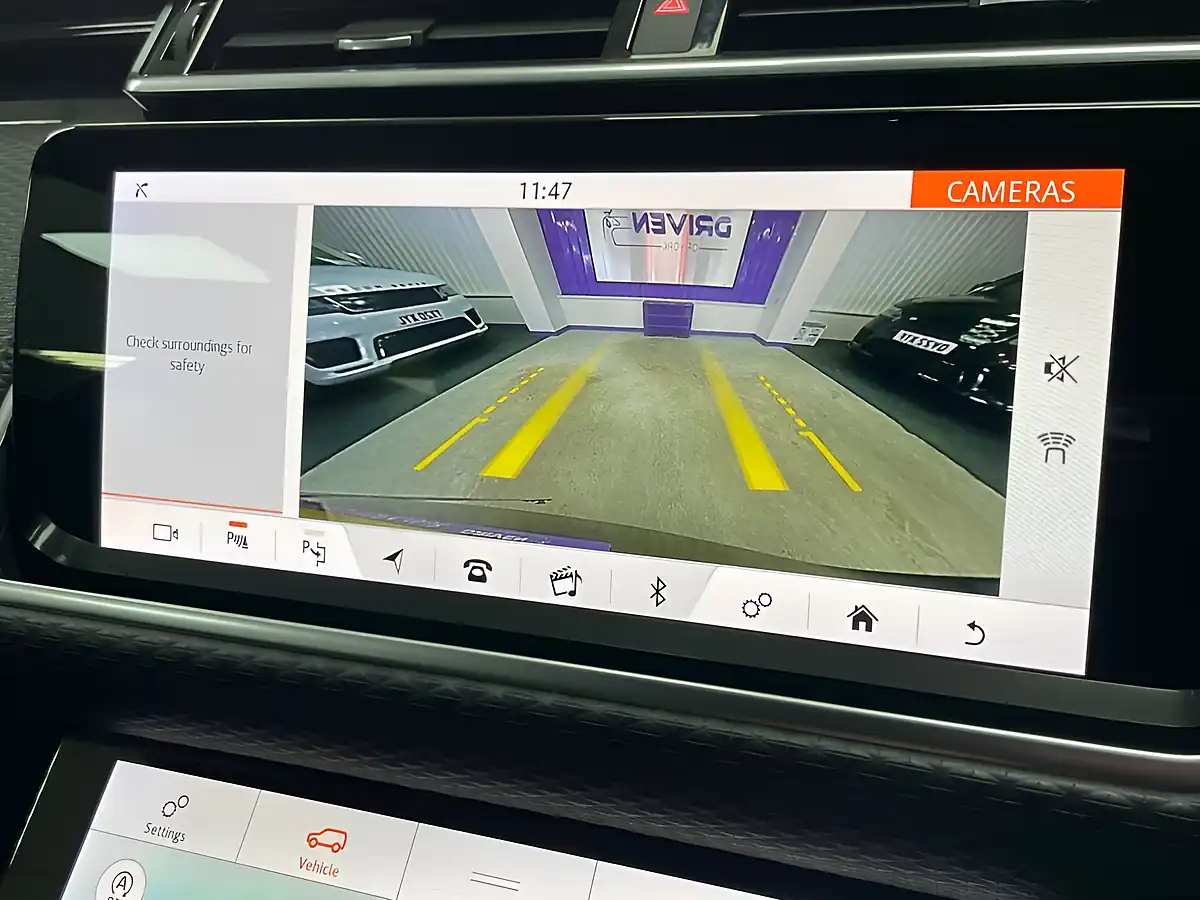 Used 2019 Land Rover Range Rover Velar R-Dynamic Se Black - Interior and Exterior details 17