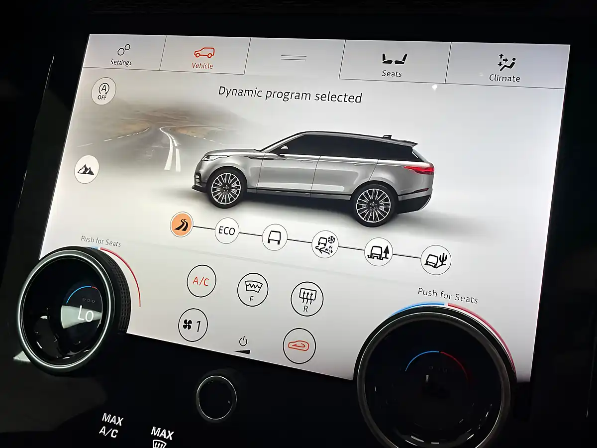 Used 2019 Land Rover Range Rover Velar R-Dynamic Se Black - Interior and Exterior details 19