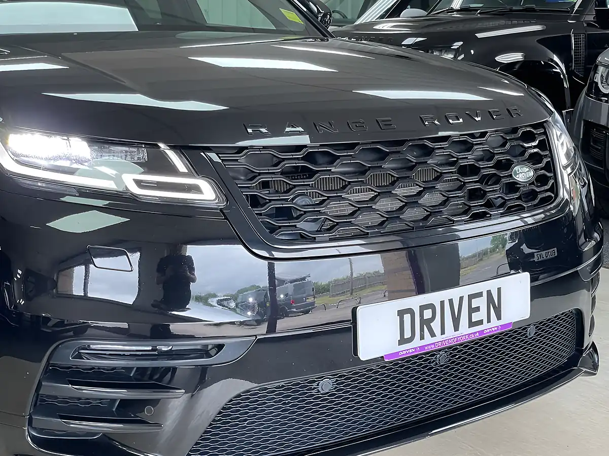 Used 2019 Land Rover Range Rover Velar R-Dynamic Se Black - Interior and Exterior details 3