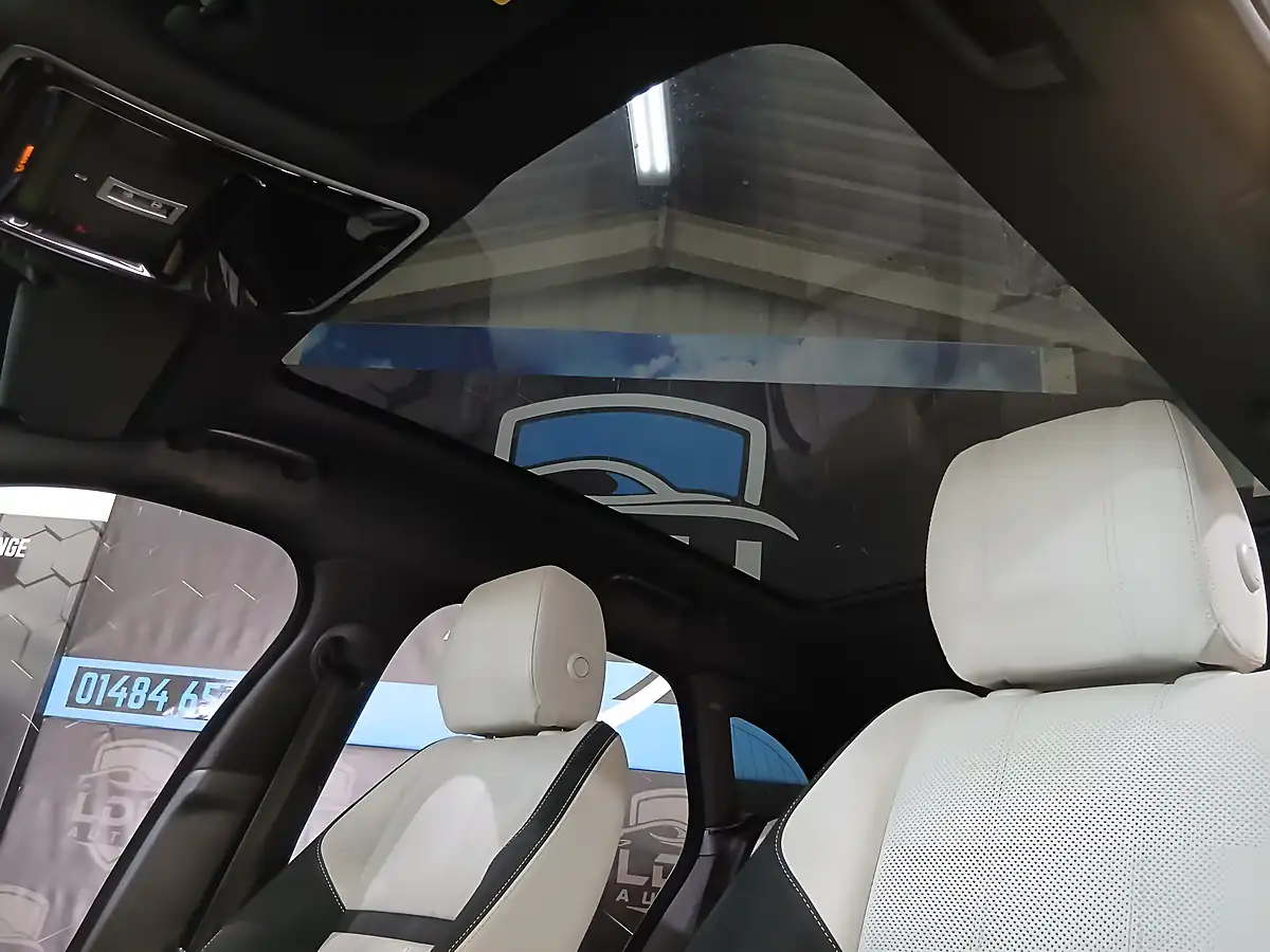Used 2019 Land Rover Range Rover Velar R-Dynamic Se Black - Interior and Exterior details 10
