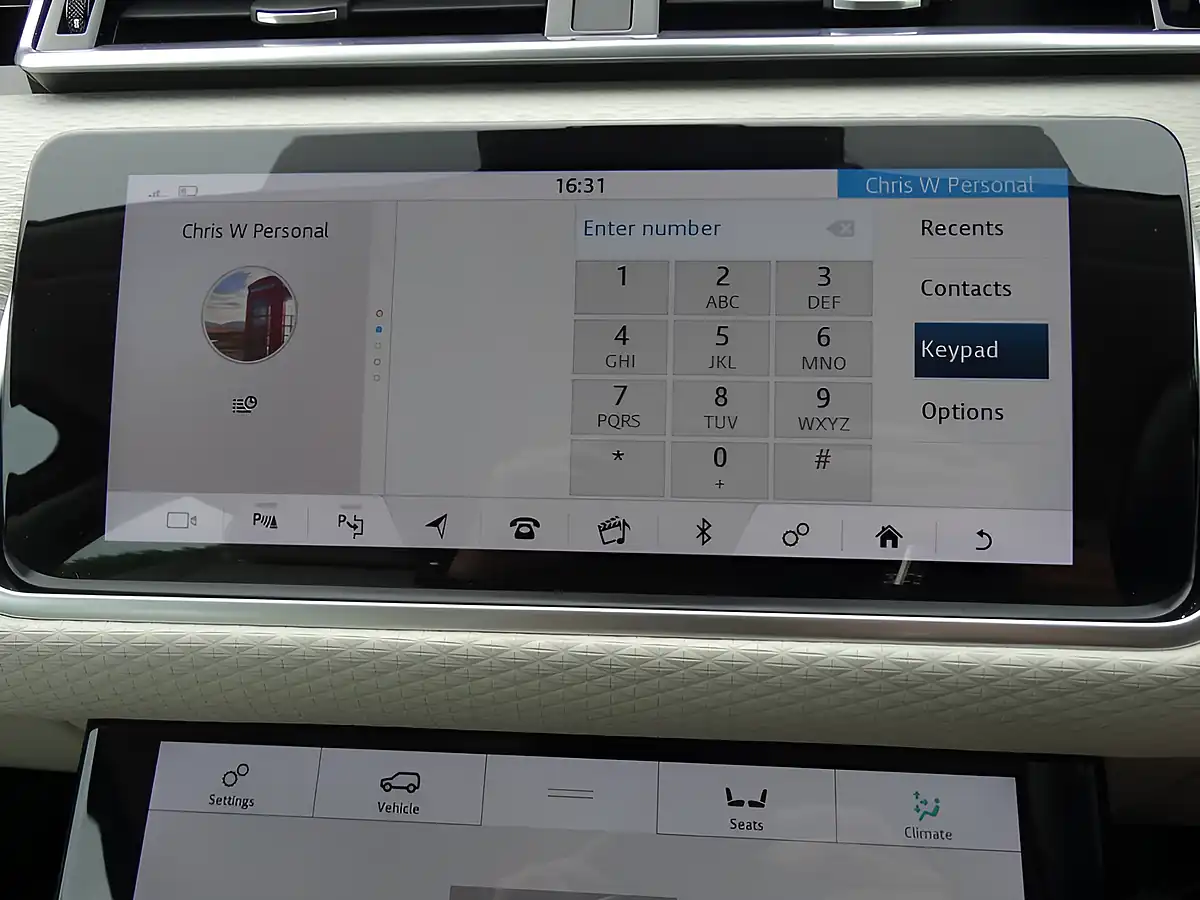 Used 2019 Land Rover Range Rover Velar R-Dynamic Se Black - Interior and Exterior details 14