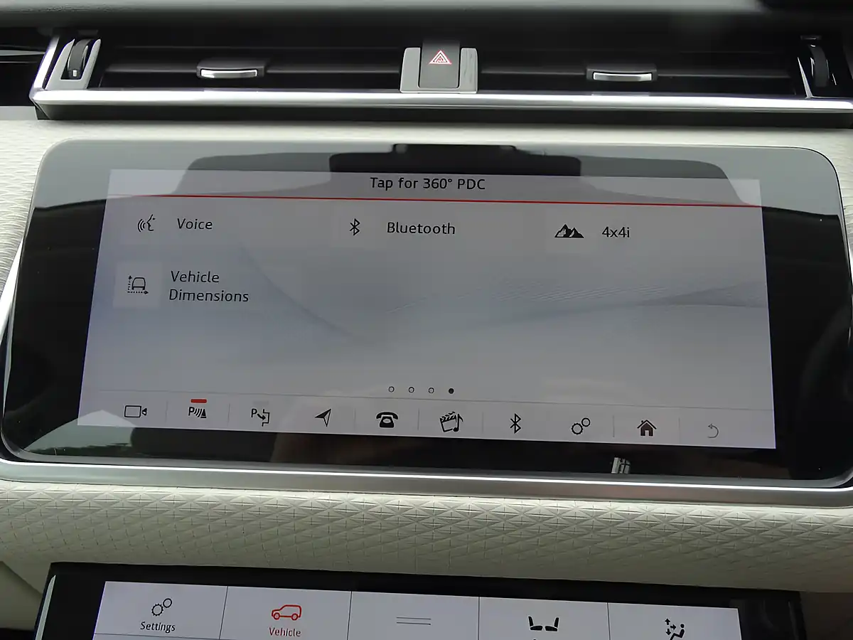 Used 2019 Land Rover Range Rover Velar R-Dynamic Se Black - Interior and Exterior details 15