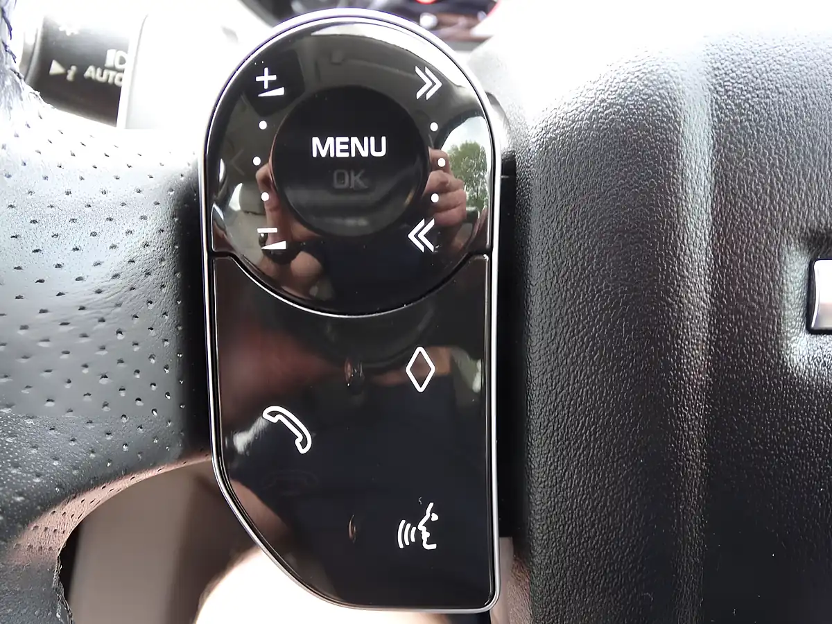 Used 2019 Land Rover Range Rover Velar R-Dynamic Se Black - Interior and Exterior details 18
