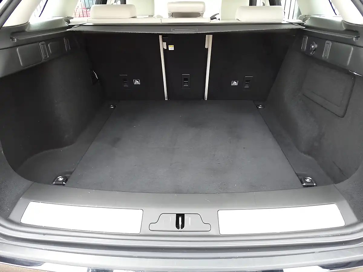Used 2019 Land Rover Range Rover Velar R-Dynamic Se Black - Interior and Exterior details 19