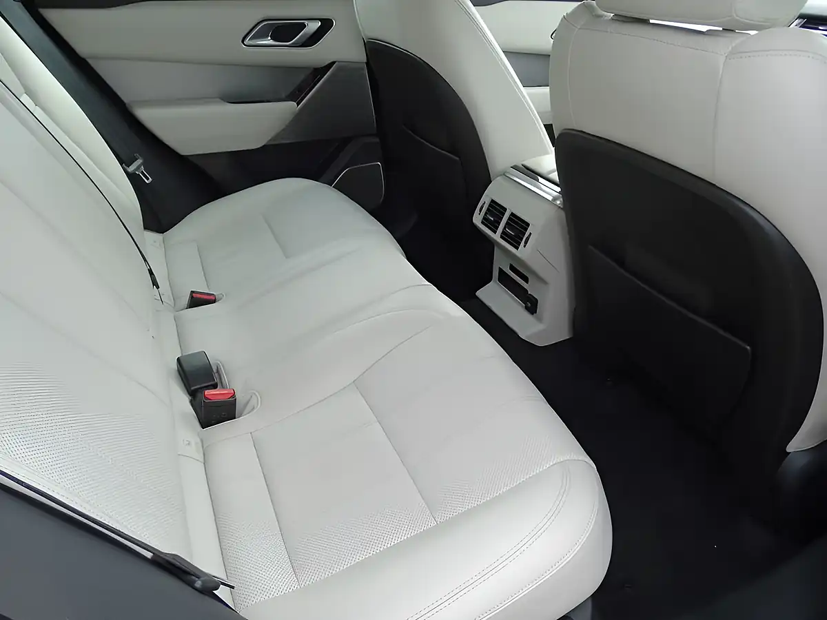 Used 2019 Land Rover Range Rover Velar R-Dynamic Se Black - Interior and Exterior details 8