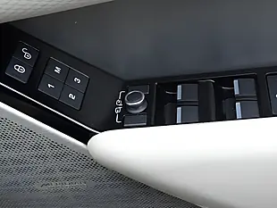 Used 2019 Land Rover Range Rover Velar R-Dynamic Se Black - Interior and Exterior details 9