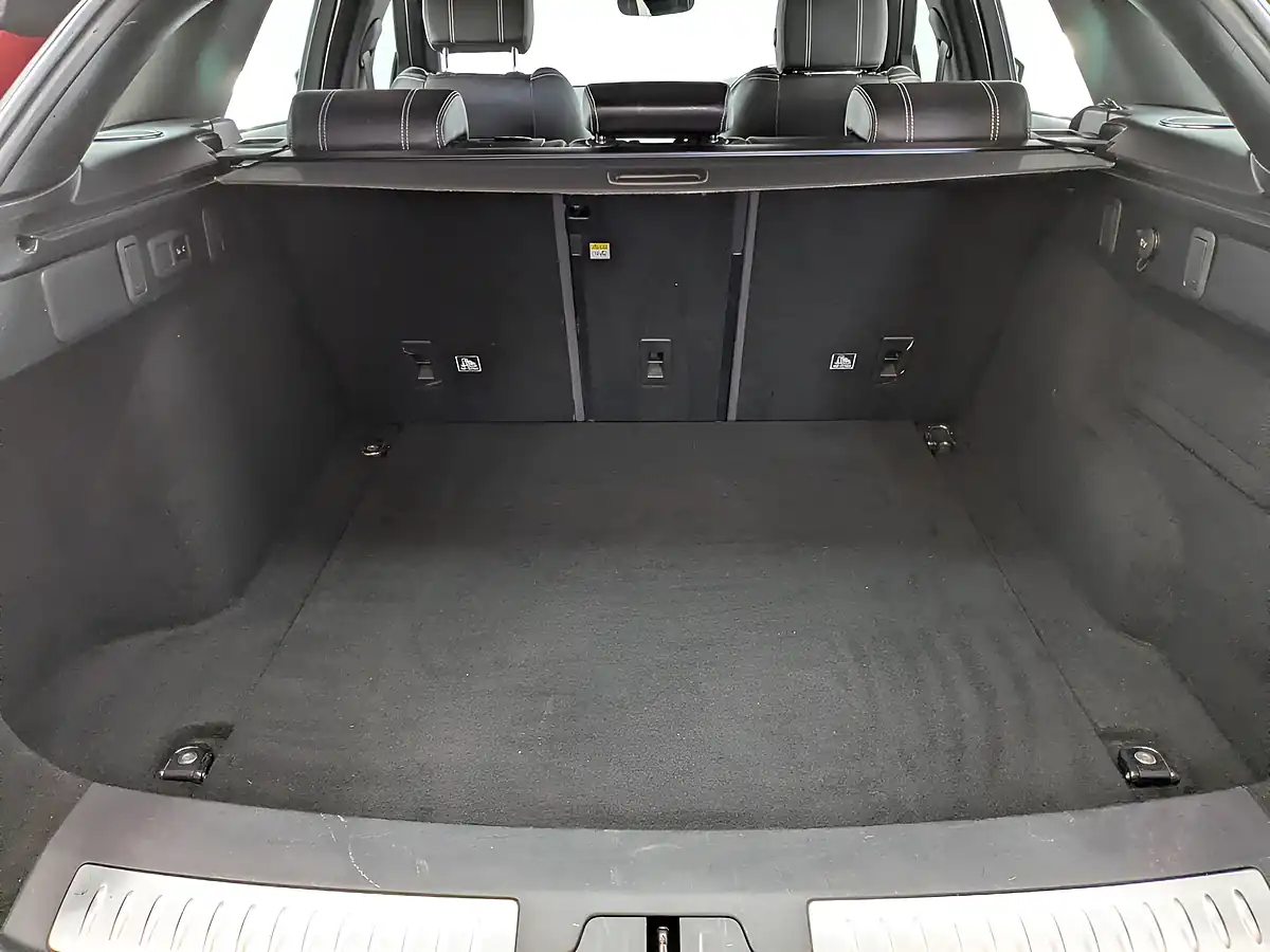 Used 2019 Land Rover Range Rover Velar R-Dynamic Se Firenze Red - Interior and Exterior details 10