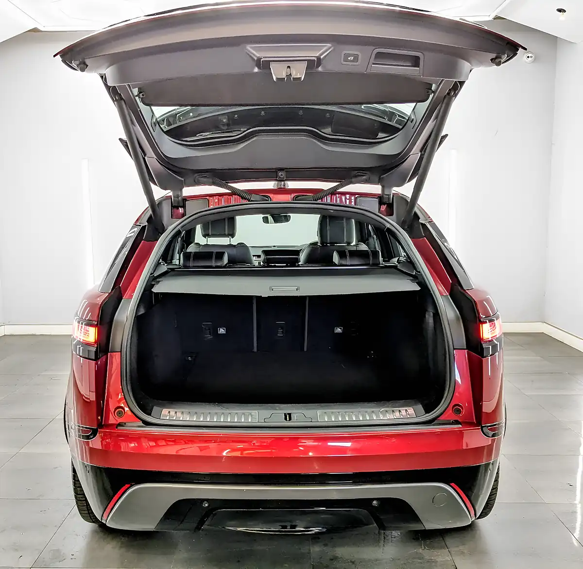 Used 2019 Land Rover Range Rover Velar R-Dynamic Se Firenze Red - Interior and Exterior details 9