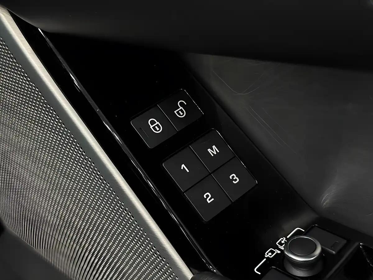 Used 2019 Land Rover Range Rover Velar R-Dynamic Se Grey - Interior and Exterior details 13