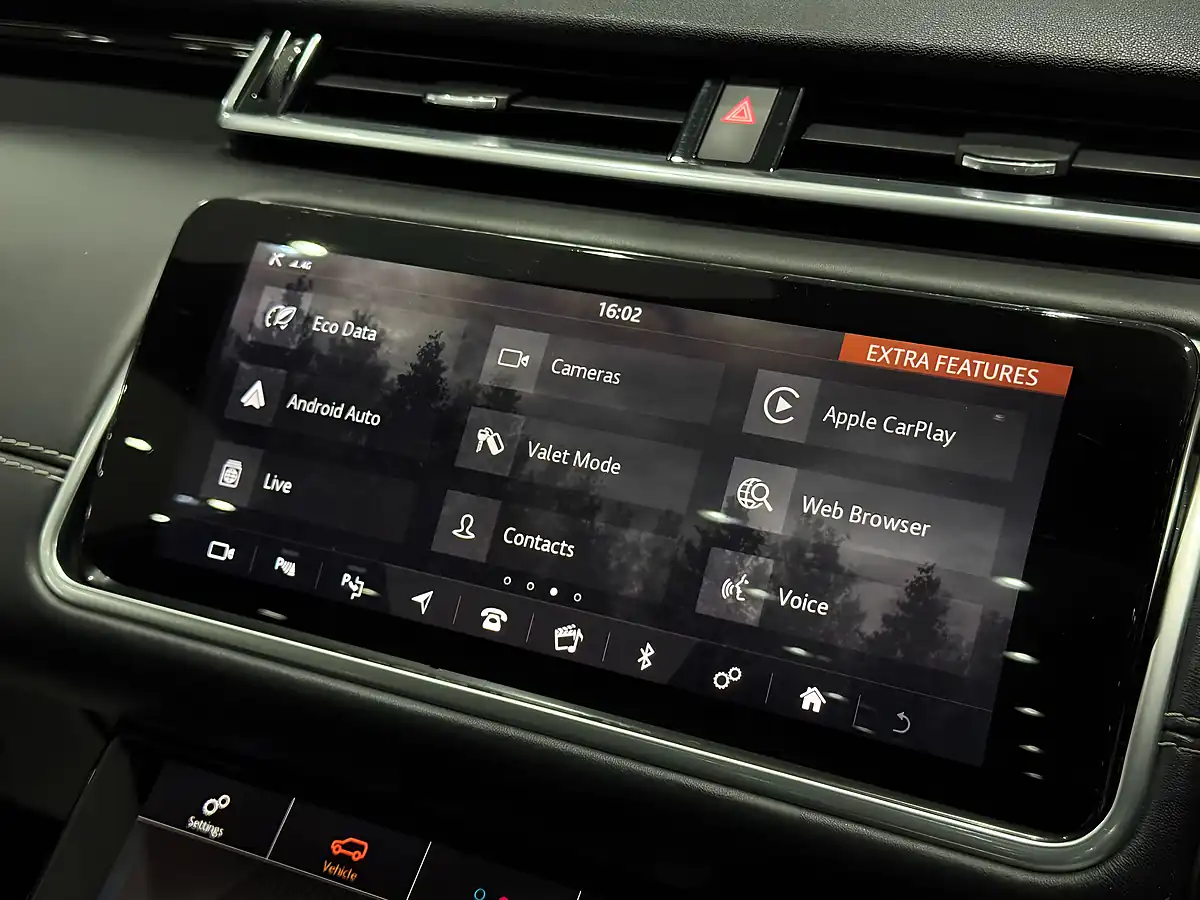 Used 2019 Land Rover Range Rover Velar R-Dynamic Se Grey - Interior and Exterior details 14