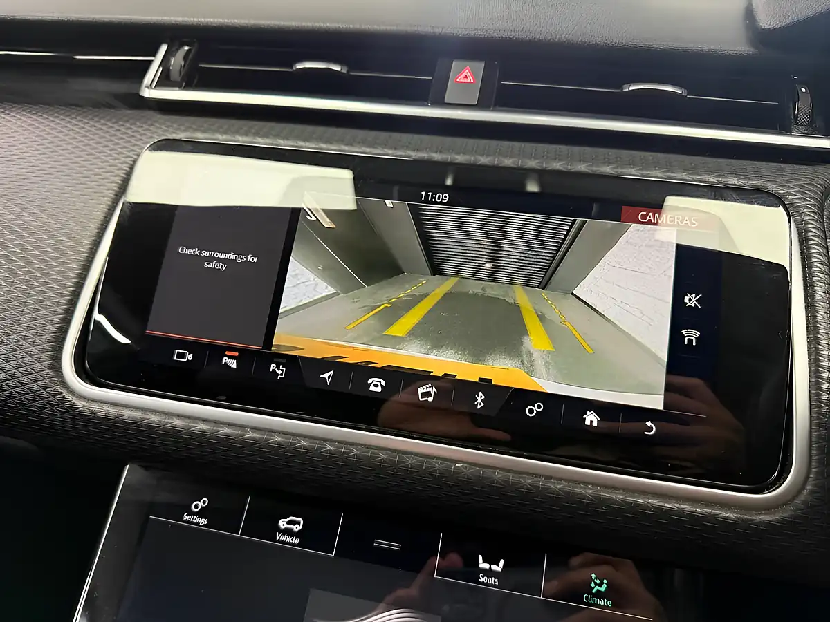 Used 2019 Land Rover Range Rover Velar R-Dynamic Se White - Interior and Exterior details 16
