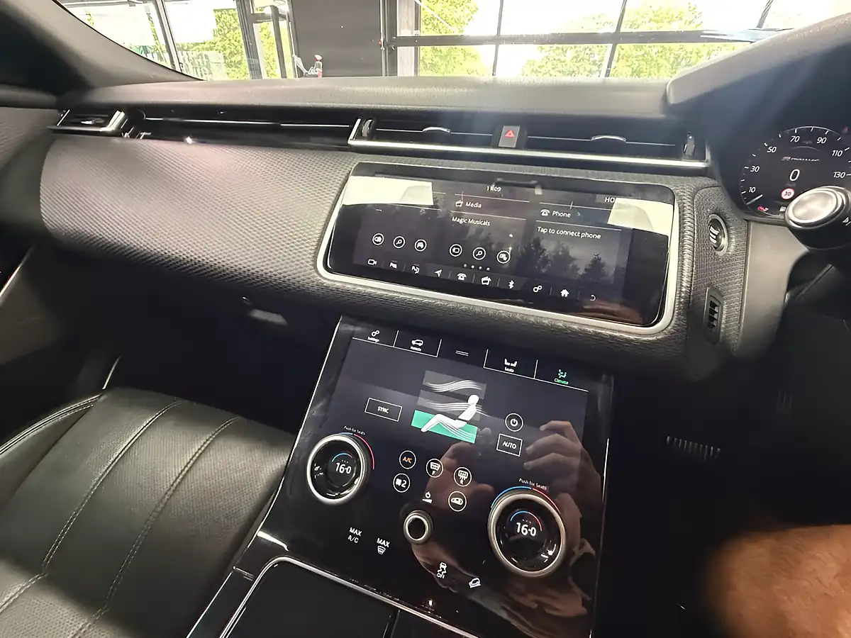 Used 2019 Land Rover Range Rover Velar R-Dynamic Se White - Interior and Exterior details 18