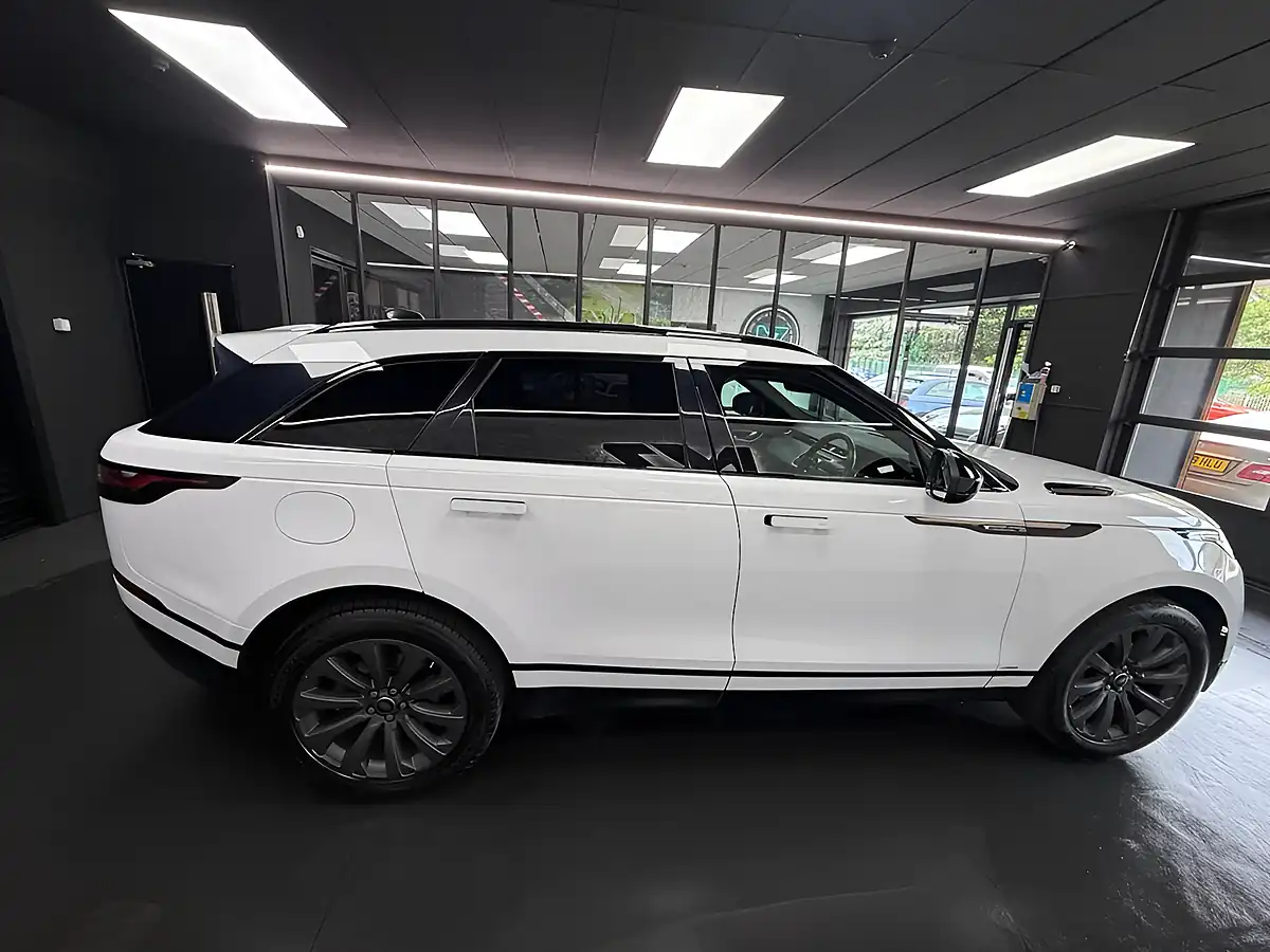 Used 2019 Land Rover Range Rover Velar R-Dynamic Se White - Interior and Exterior details 9