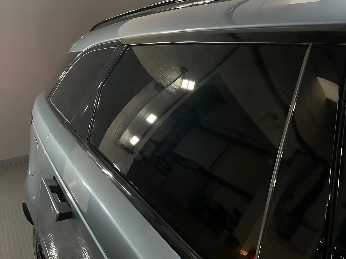 Used 2019 Land Rover Range Rover Velar S Blue - Interior and Exterior details 9