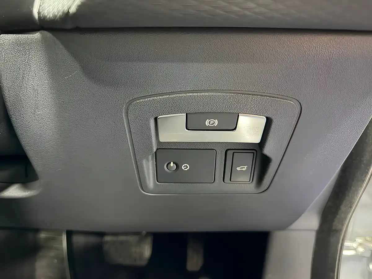 Used 2019 Land Rover Range Rover Velar S Silver - Interior and Exterior details 13