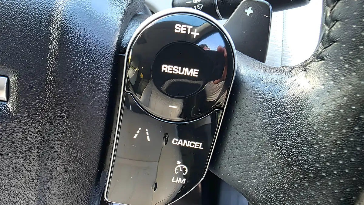 Used 2019 Land Rover Range Rover Velar Se Black - Interior and Exterior details 12