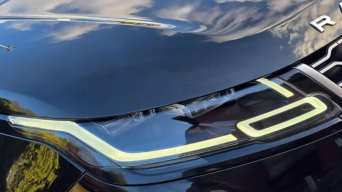 Used 2019 Land Rover Range Rover Velar Se Black - Interior and Exterior details 16