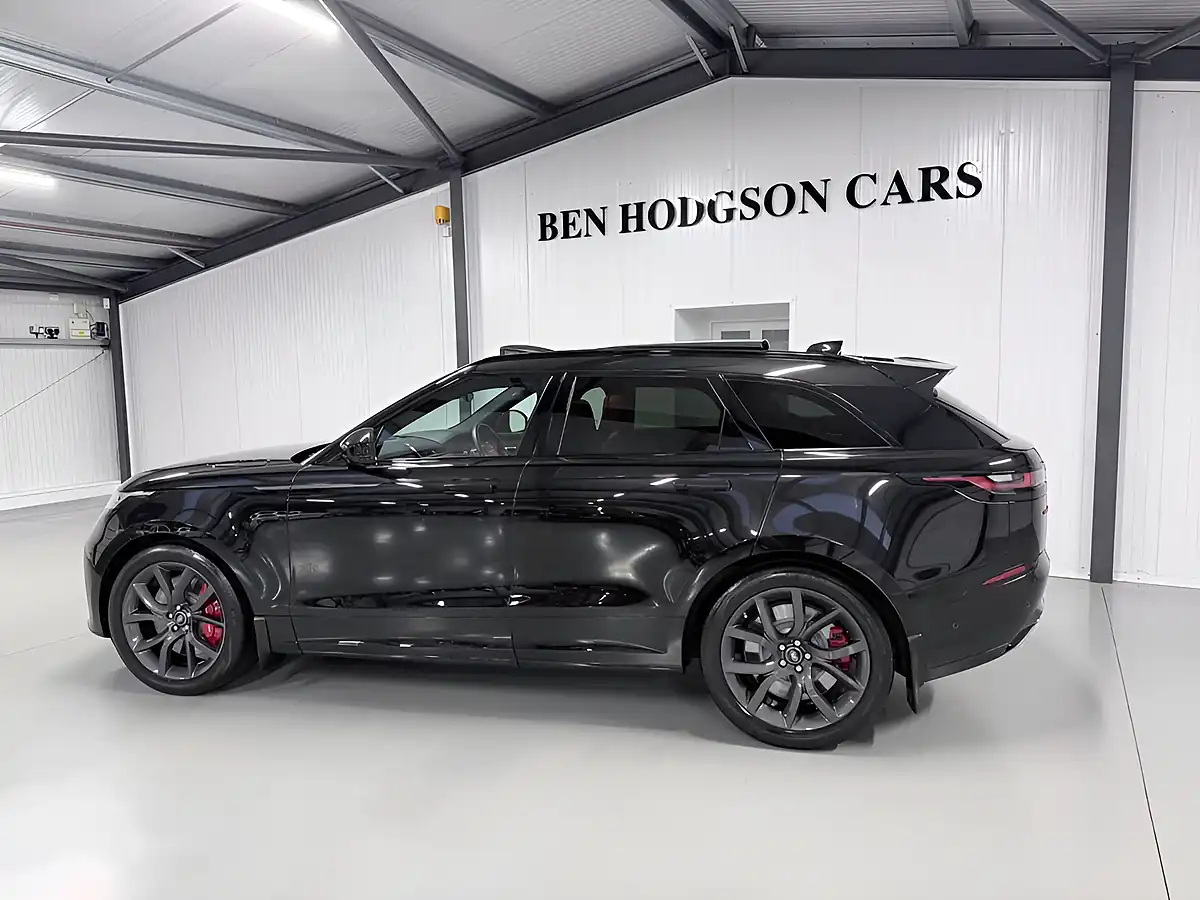 Used 2019 Land Rover Range Rover Velar Svautobiography Dynamic Edition Black - Interior and Exterior details 4