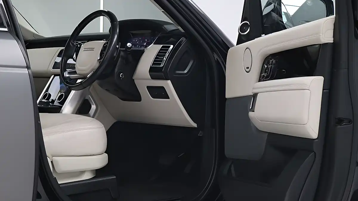 Used 2019 Land Rover Range Rover Vogue Black - Interior and Exterior details 13
