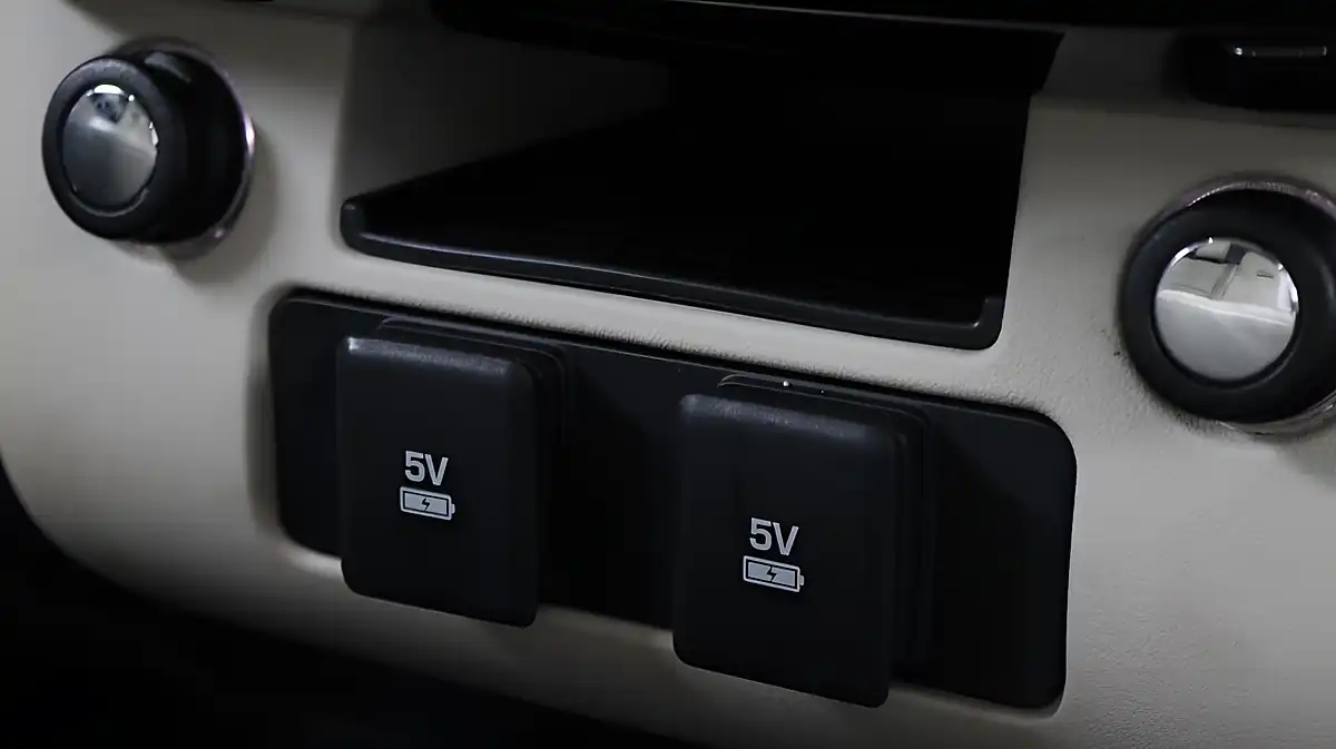 Used 2019 Land Rover Range Rover Vogue Black - Interior and Exterior details 16