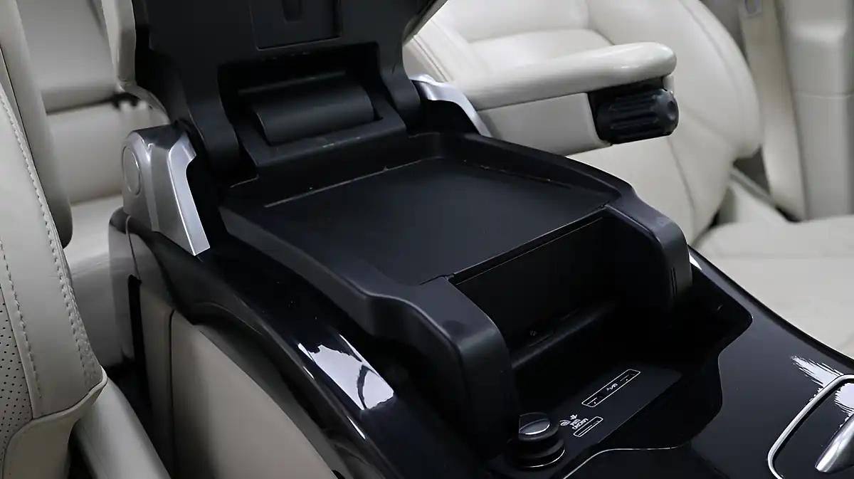 Used 2019 Land Rover Range Rover Vogue Black - Interior and Exterior details 20
