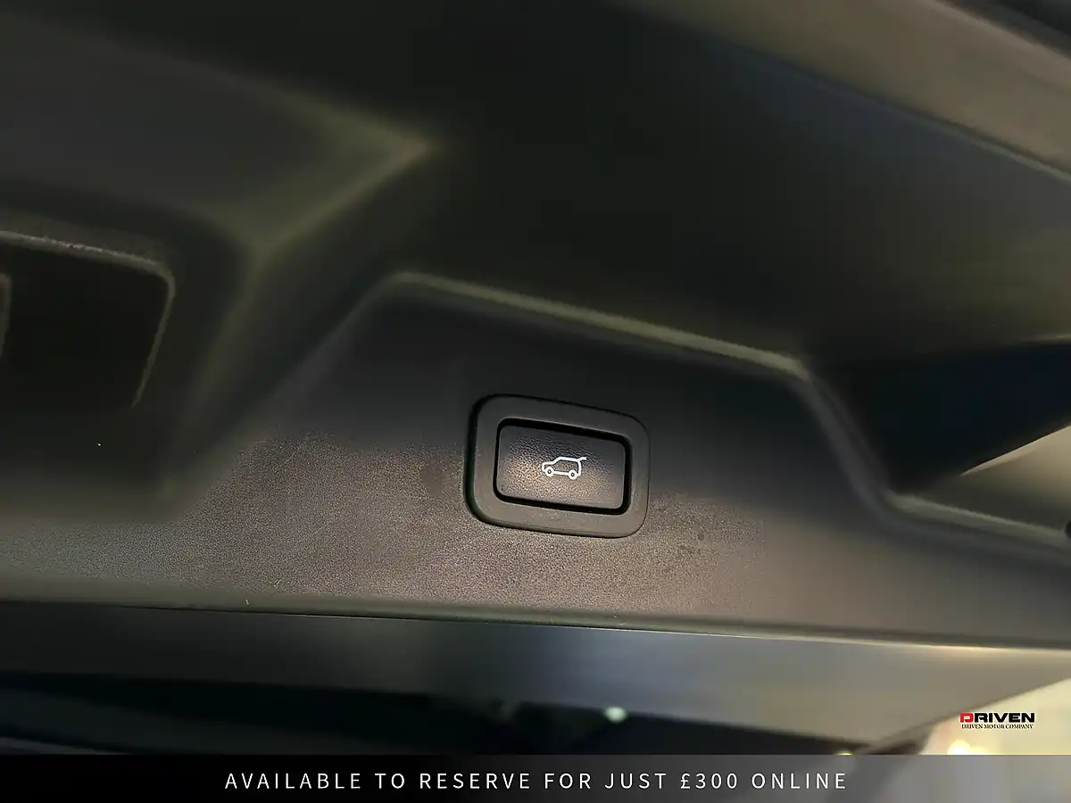 Used 2019 Land Rover Range Rover Vogue Black - Interior and Exterior details 16