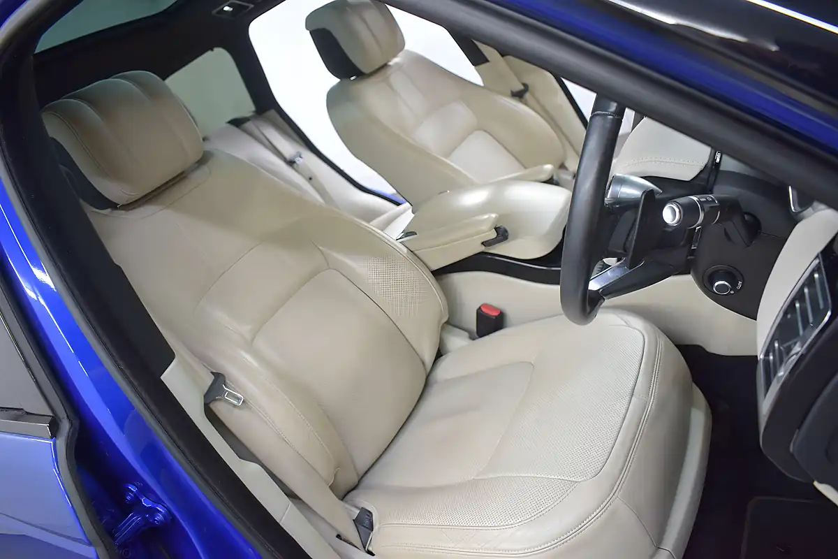Used 2019 Land Rover Range Rover Vogue Blue - Interior and Exterior details 13