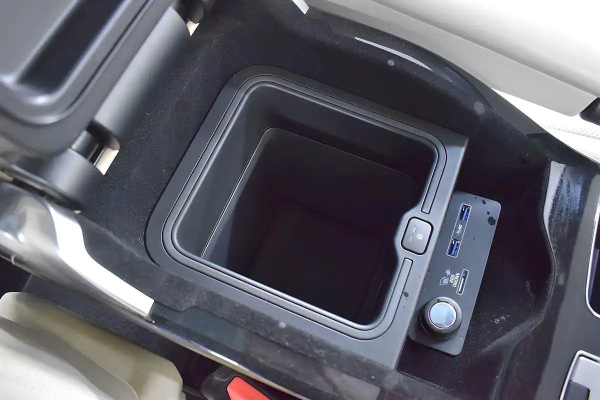 Used 2019 Land Rover Range Rover Vogue Blue - Interior and Exterior details 18