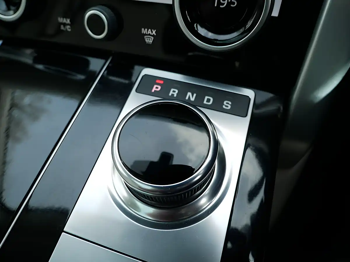 Used 2019 Land Rover Range Rover Vogue Byron Blue - Interior and Exterior details 14