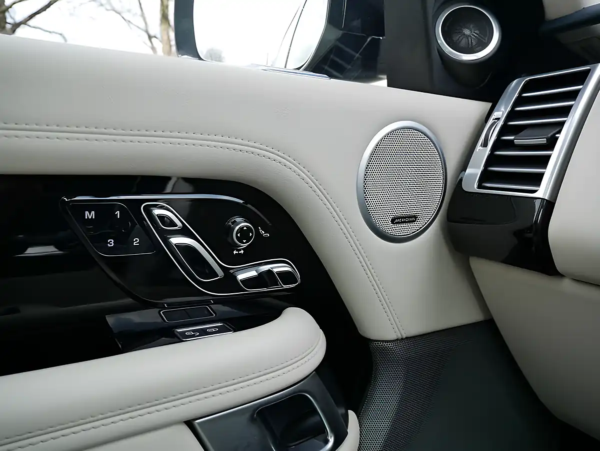 Used 2019 Land Rover Range Rover Vogue Byron Blue - Interior and Exterior details 16