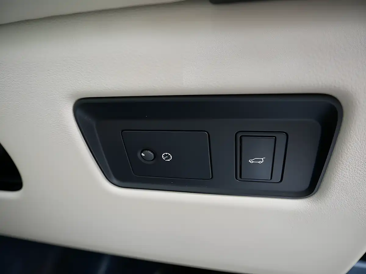 Used 2019 Land Rover Range Rover Vogue Byron Blue - Interior and Exterior details 18