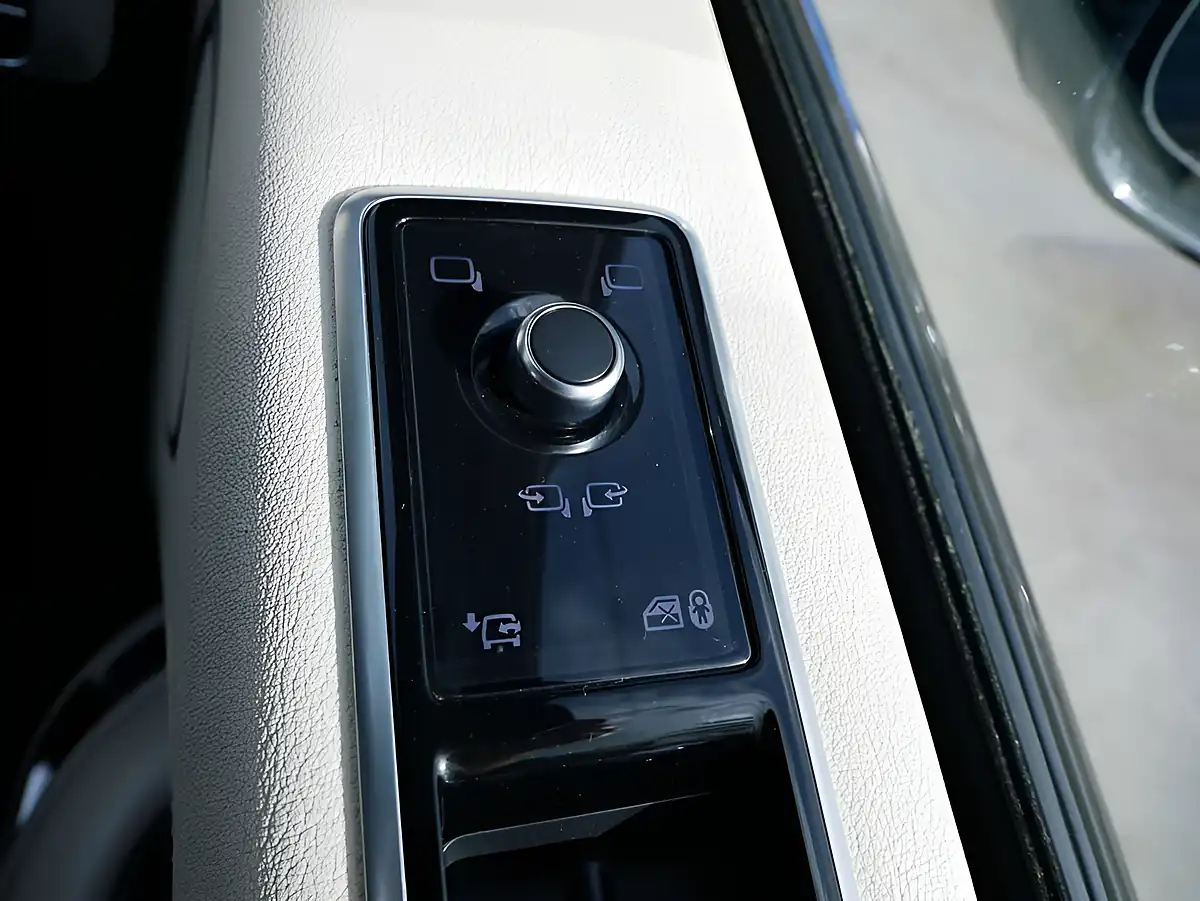 Used 2019 Land Rover Range Rover Vogue Byron Blue - Interior and Exterior details 19