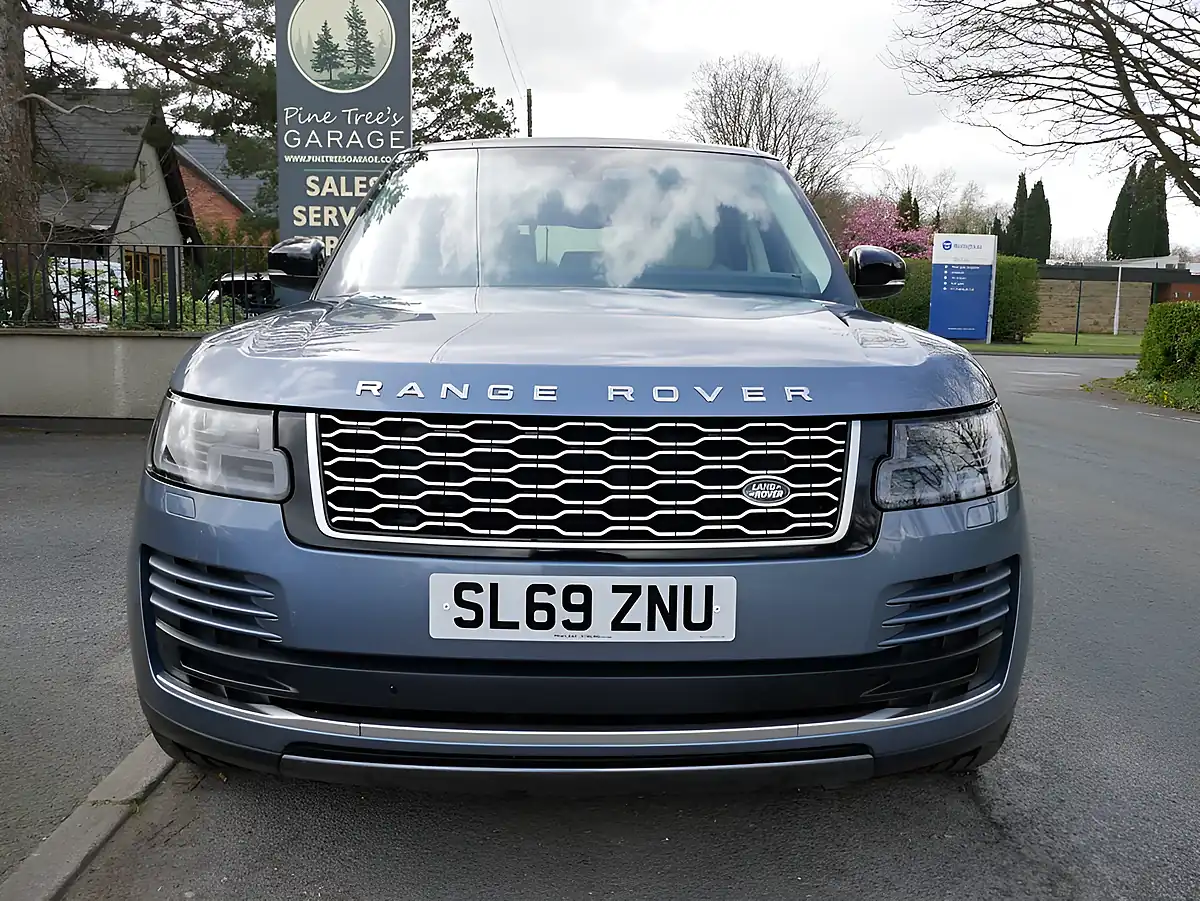 Used 2019 Land Rover Range Rover Vogue Byron Blue - Interior and Exterior details 5