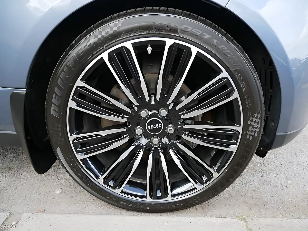Used 2019 Land Rover Range Rover Vogue Byron Blue - Interior and Exterior details 6