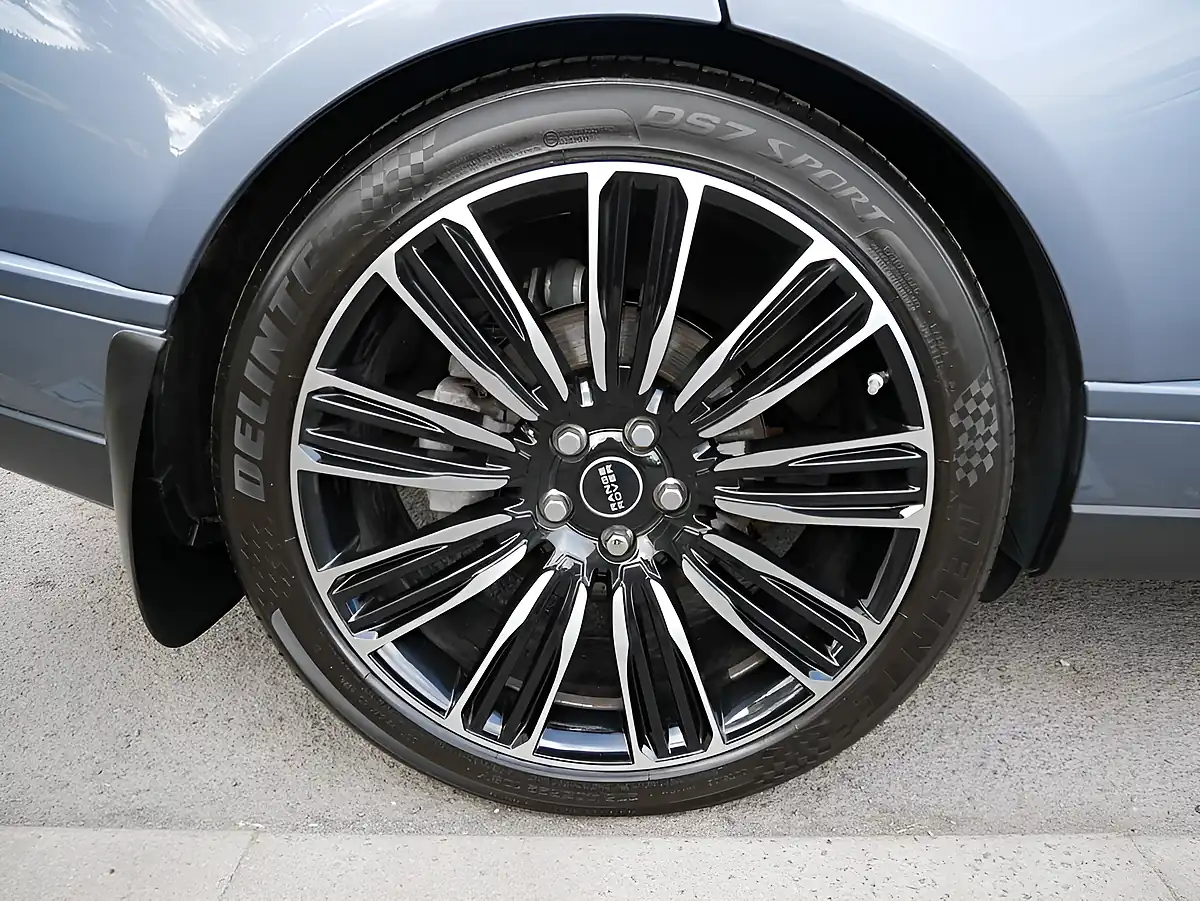 Used 2019 Land Rover Range Rover Vogue Byron Blue - Interior and Exterior details 7