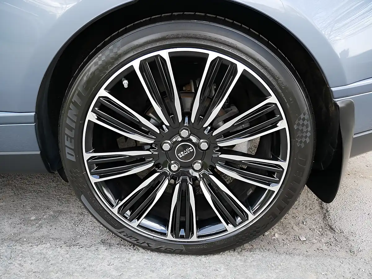 Used 2019 Land Rover Range Rover Vogue Byron Blue - Interior and Exterior details 8