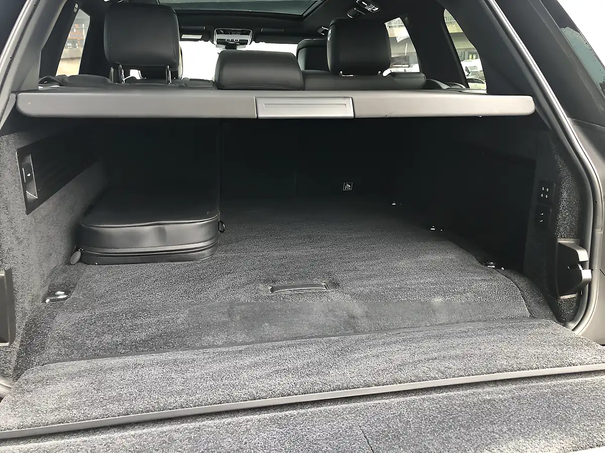 Used 2019 Land Rover Range Rover Vogue Grey - Interior and Exterior details 17