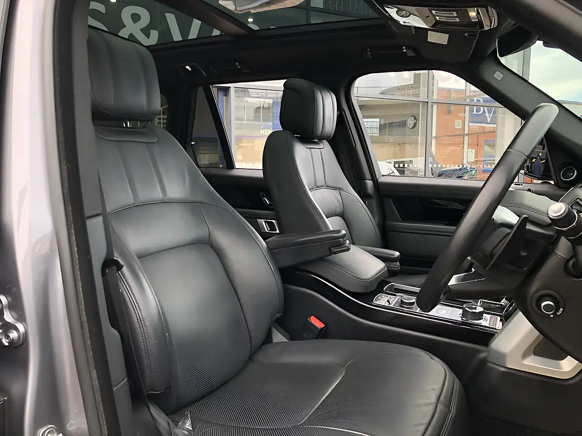 Used 2019 Land Rover Range Rover Vogue Grey - Interior and Exterior details 6