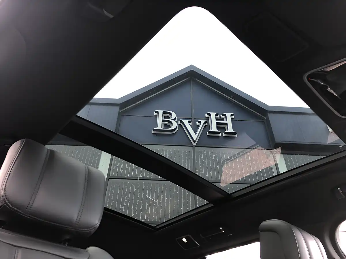 Used 2019 Land Rover Range Rover Vogue Grey - Interior and Exterior details 7